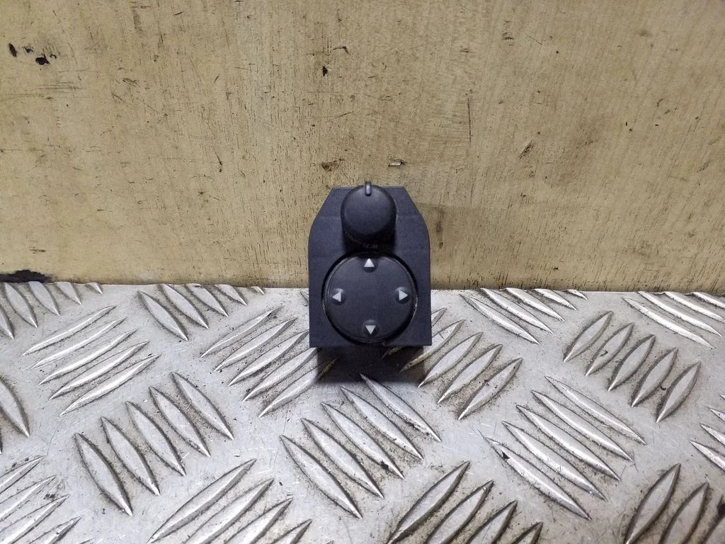 Wing mirror switch 8D0959565