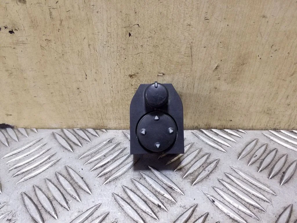 Wing mirror switch 8D0959565