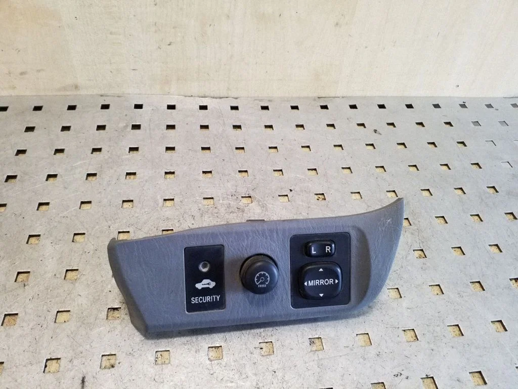 Wing mirror switch – Toyota RAV 4 (XA20) (2000-2005)