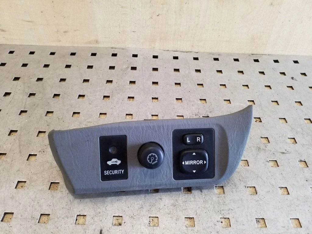 Wing mirror switch – Toyota RAV 4 (XA20) (2000-2005)