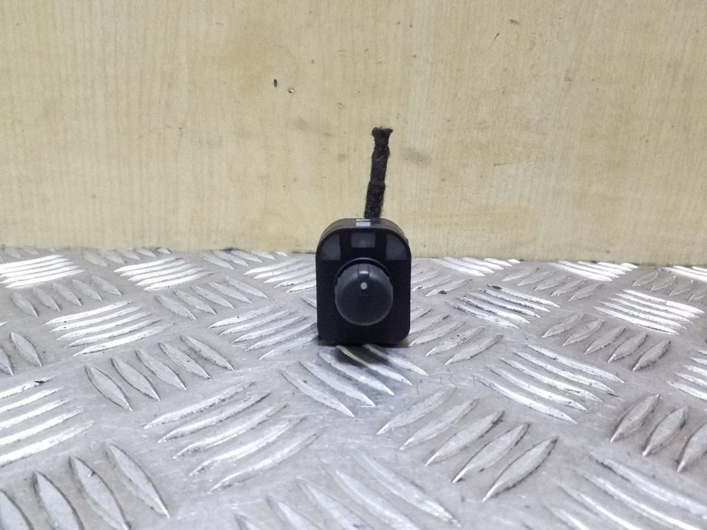 Wing mirror switch 8E0959565