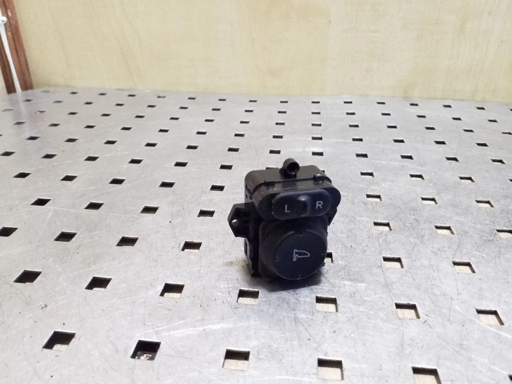 Wing mirror switch – Honda Civic (2006-2011)