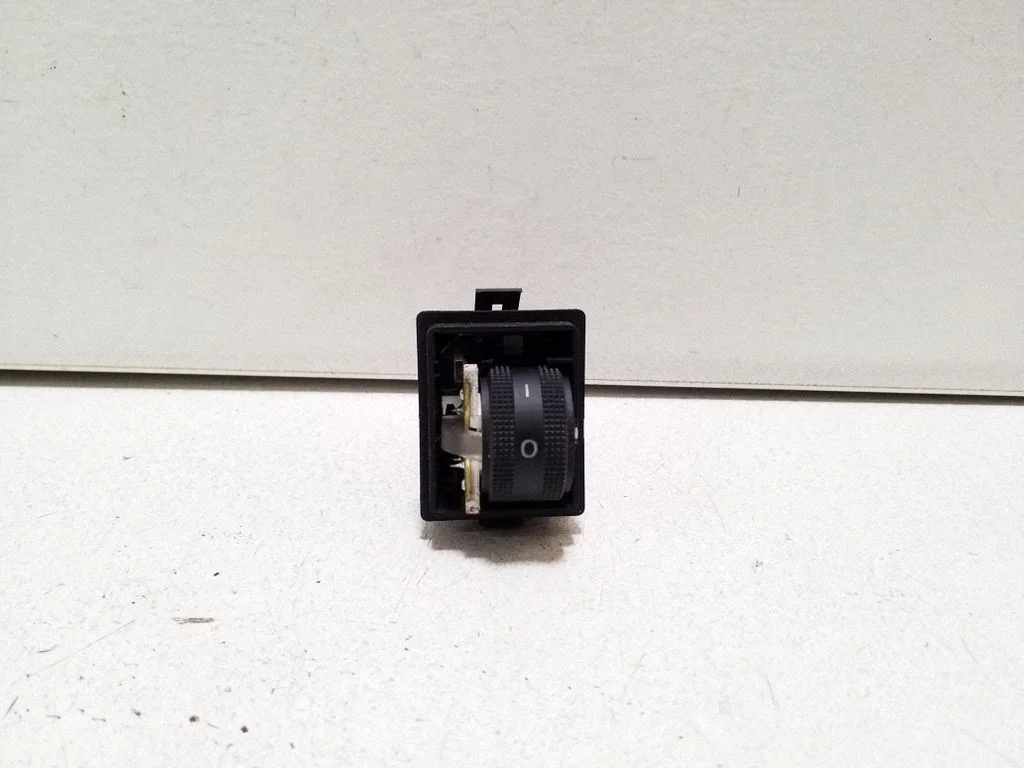 Headlight level height control switch – Audi A6 Allroad C6 (2006-2011)