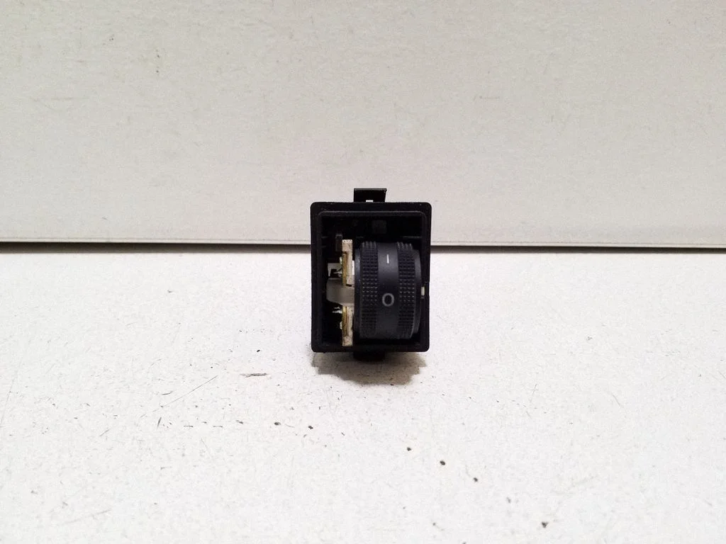 Headlight level height control switch – Audi A6 Allroad C6 (2006-2011)