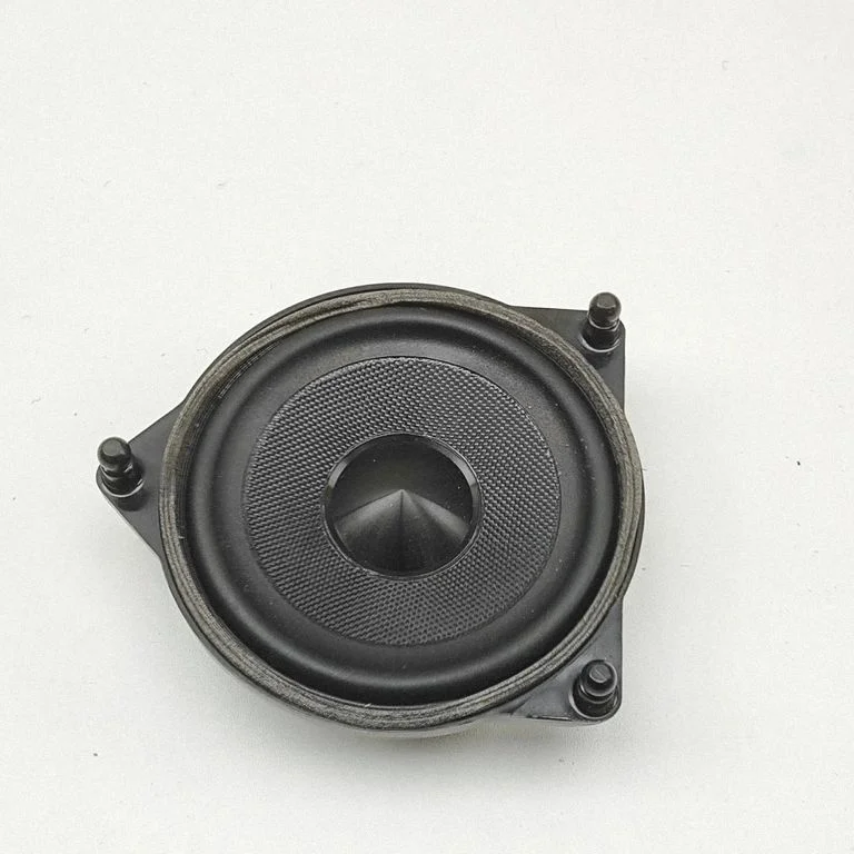 Skaļrunis (-ņi) priekšējās durvīs A2228201502