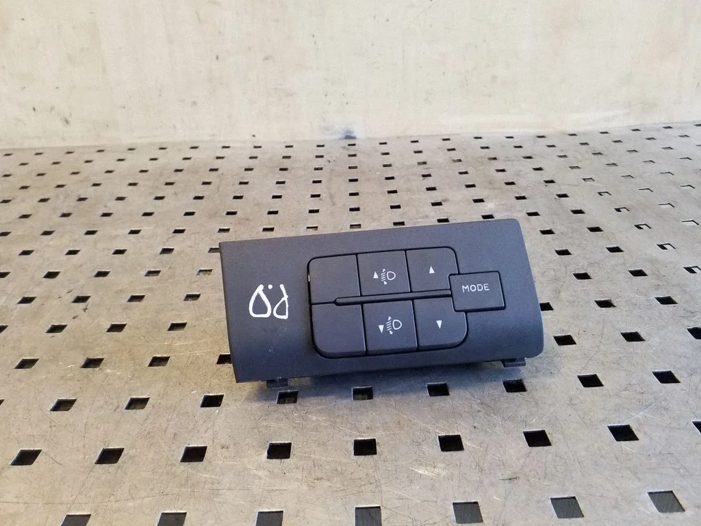 Headlight level height control switch – Fiat Ducato (2007-2014)