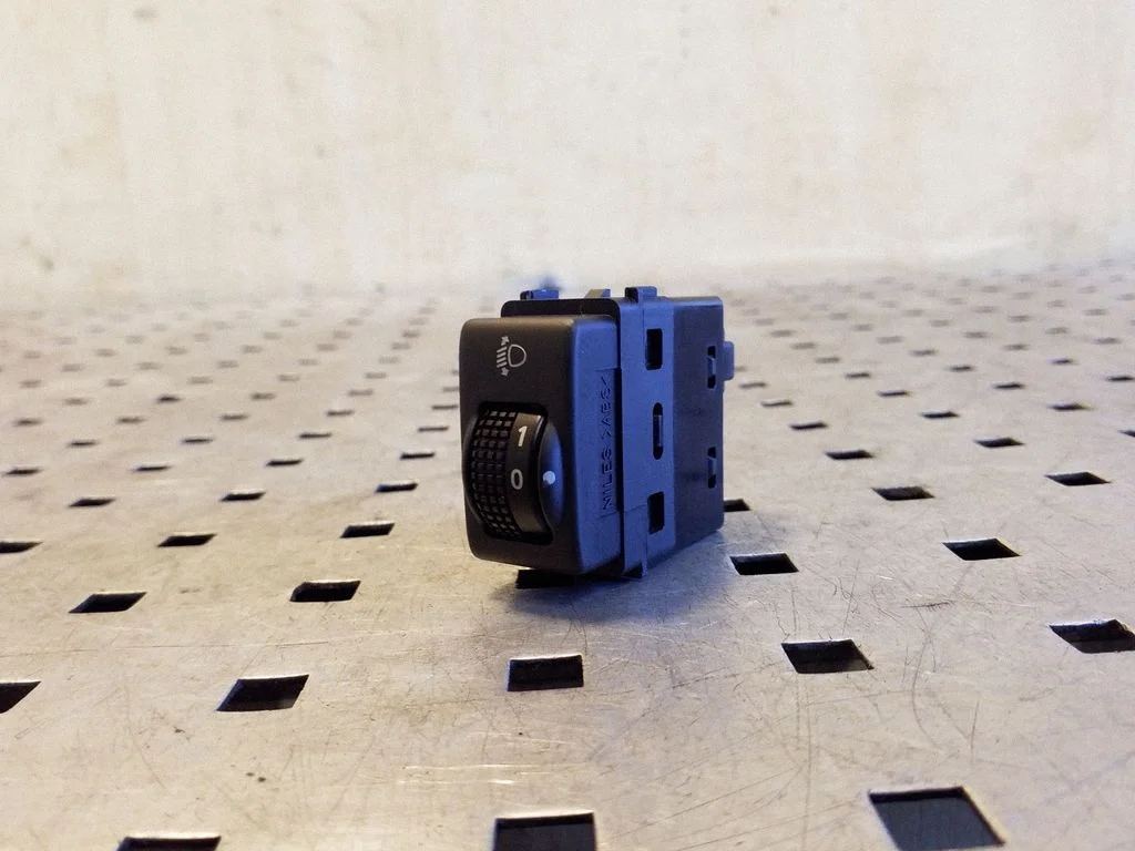 Headlight level height control switch