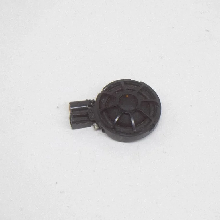 Skaļrunis (-ņi) priekšējās durvīs 100483300A