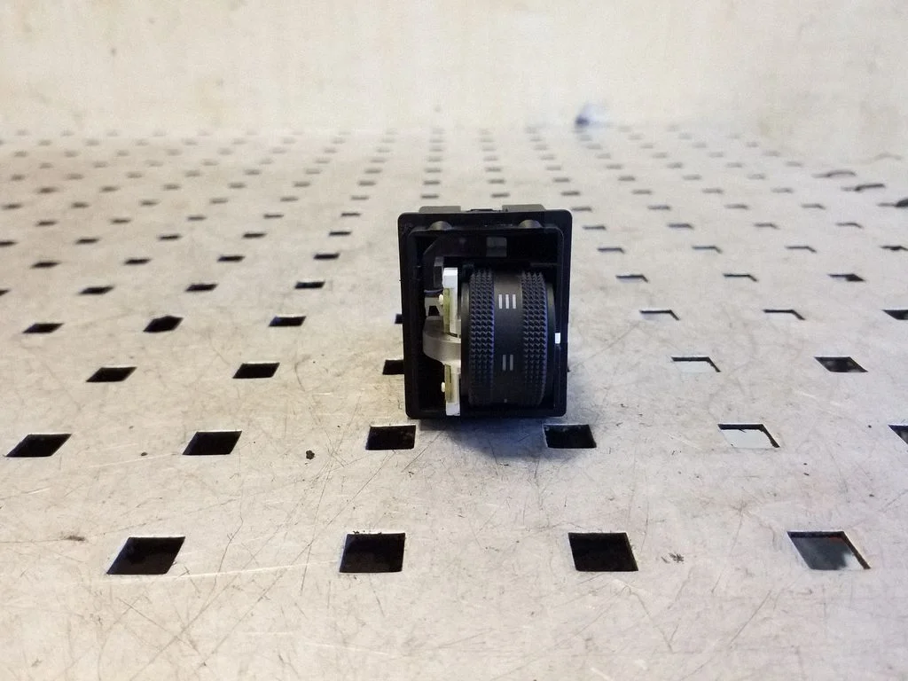 Headlight level height control switch 8R0941301
