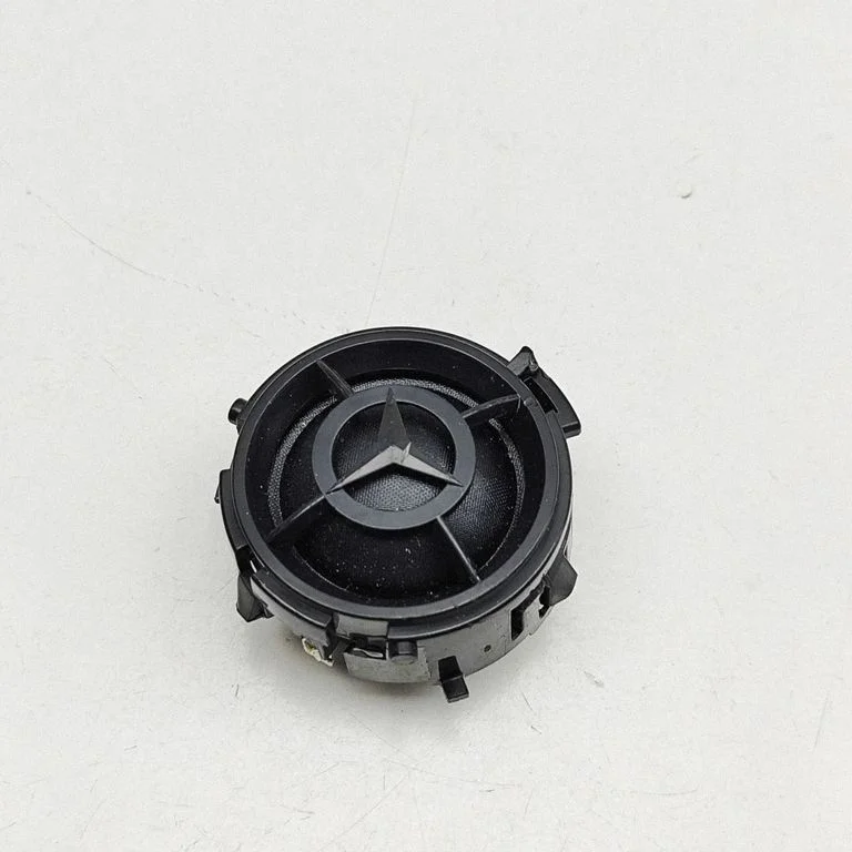 Skaļrunis (-ņi) priekšējās durvīs A2228202200
