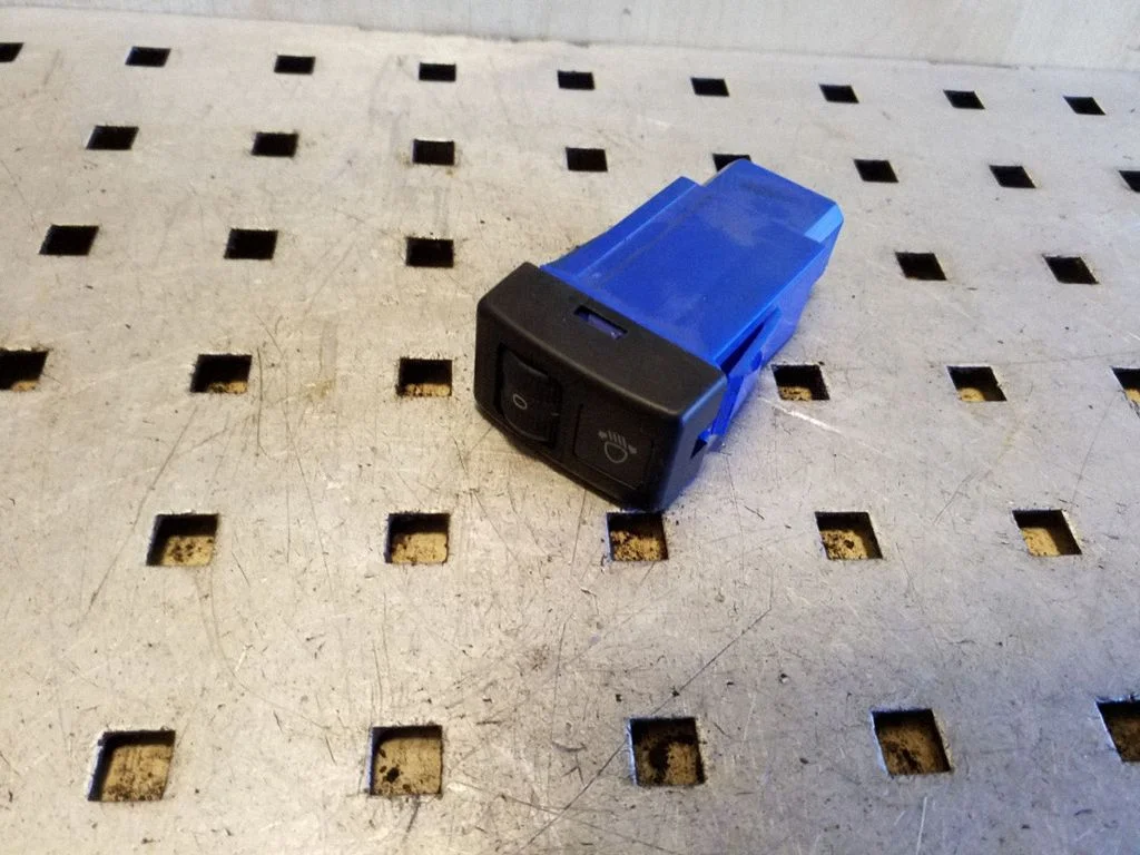 Lukturu augstuma regulēšanas slēdzis BJ3D