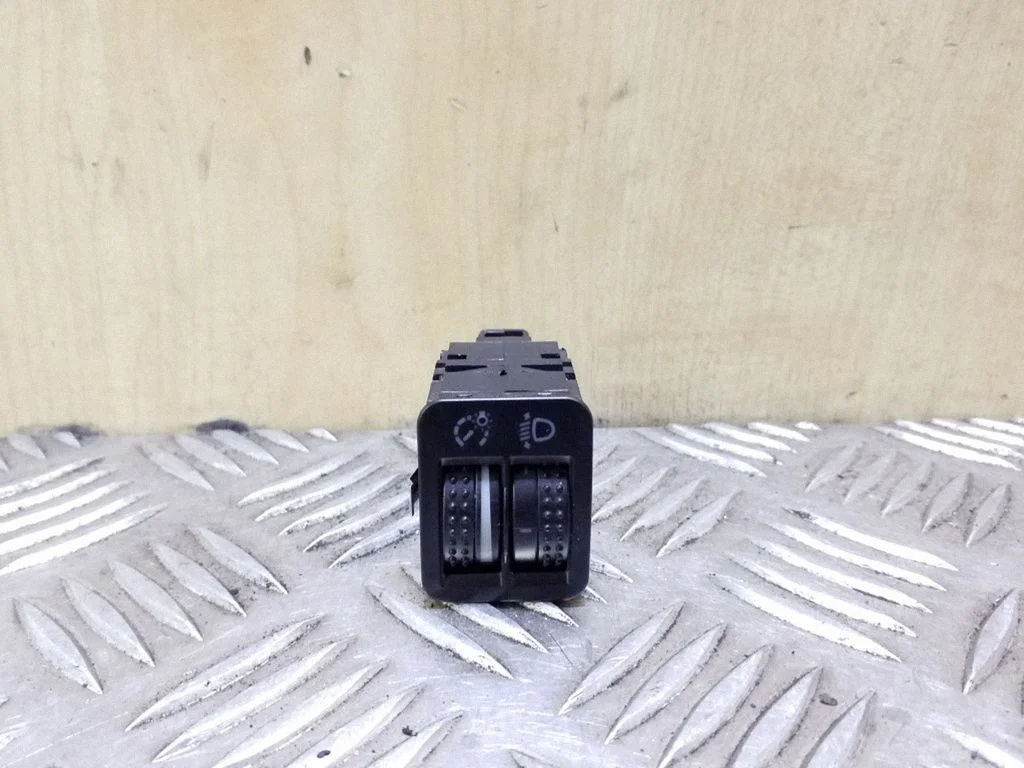 Lukturu augstuma regulēšanas slēdzis – Volkswagen Golf IV (1998-2005)