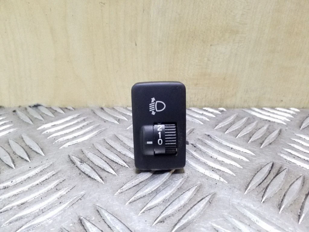 Headlight level height control switch – Honda CR-V (2007-2012)