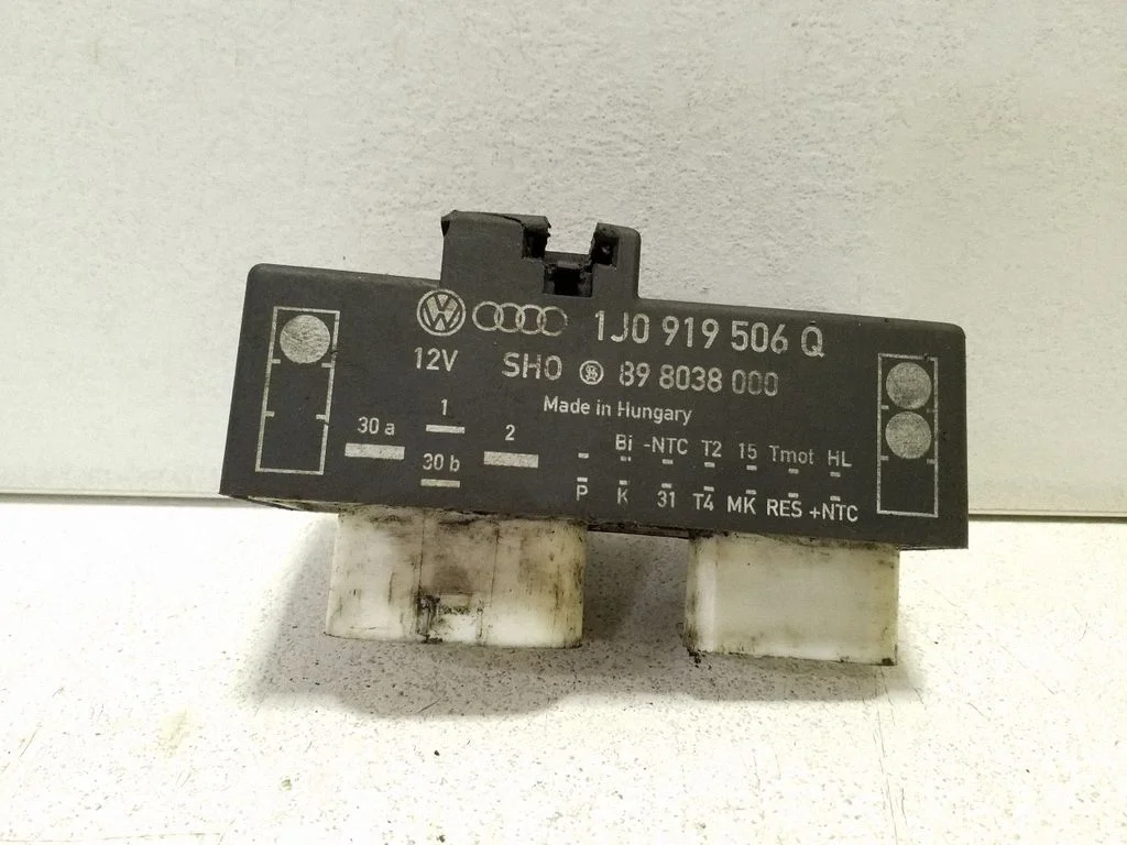 Dzesēšanas ventilatora relejs 1J0919506Q