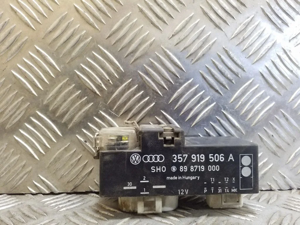 Coolant fan relay 357919506A