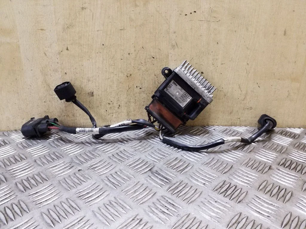 Jahutusventilaatori relee 8K0959501C