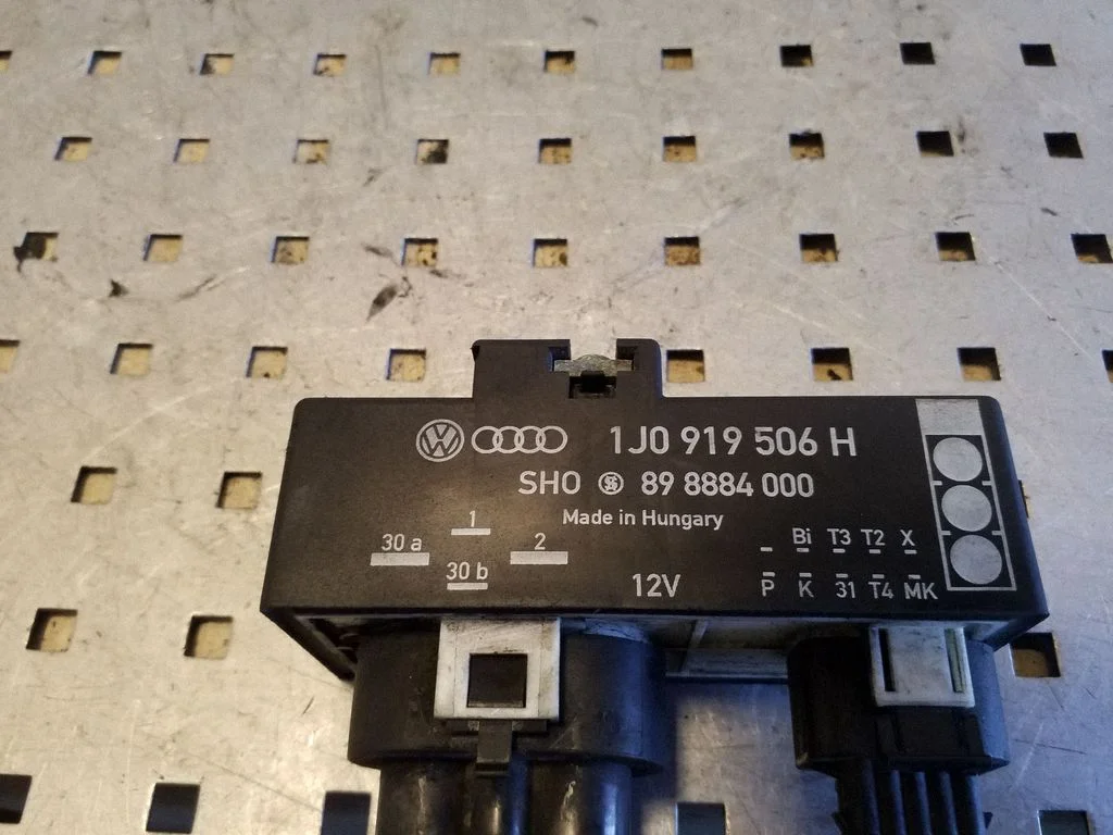 Dzesēšanas ventilatora relejs – Volkswagen Golf IV (1998-2005)