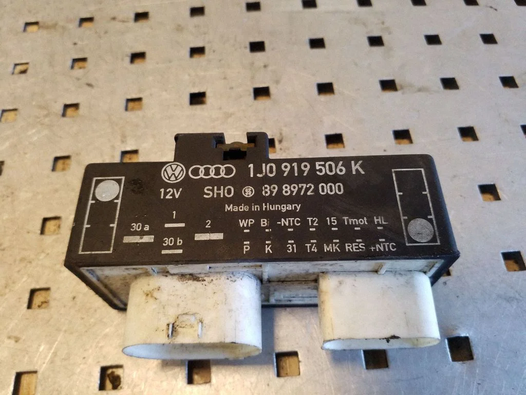 Jahutusventilaatori relee 1J0919506K