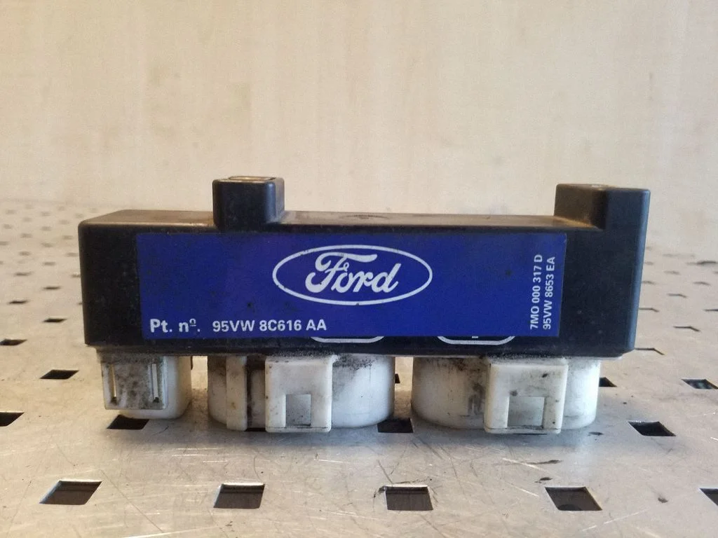 Dzesēšanas ventilatora relejs 95VW8653EA