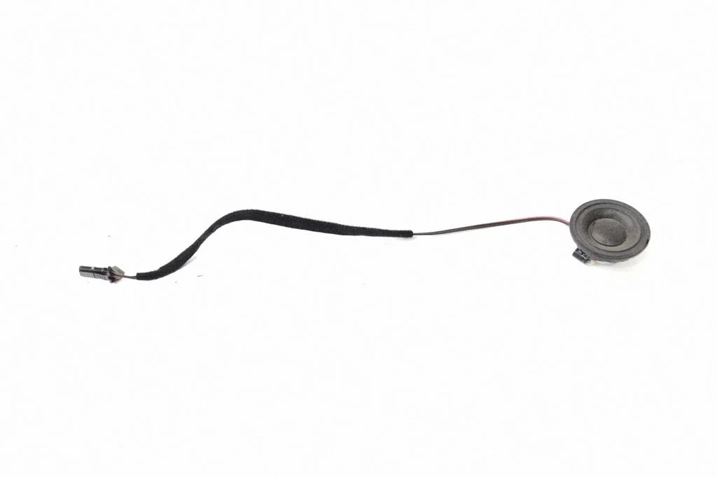 Skaļrunis (-ņi) priekšējās durvīs 7L6035415