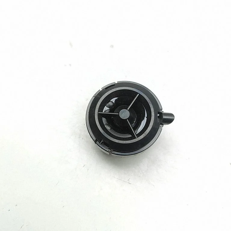 Skaļrunis (-ņi) priekšējās durvīs A2118200202