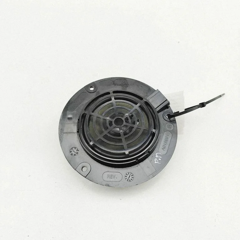 Skaļrunis (-ņi) priekšējās durvīs 8S0035454