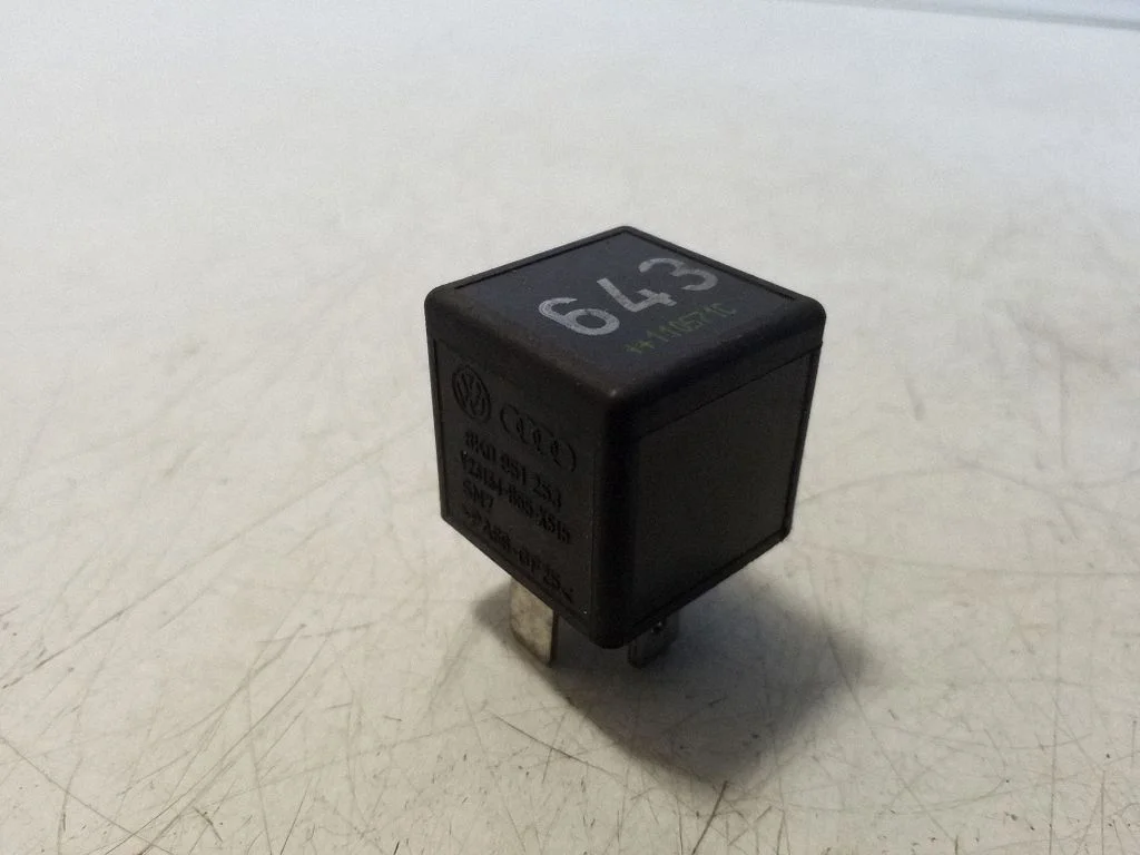 Cits relejs 8K0951253
