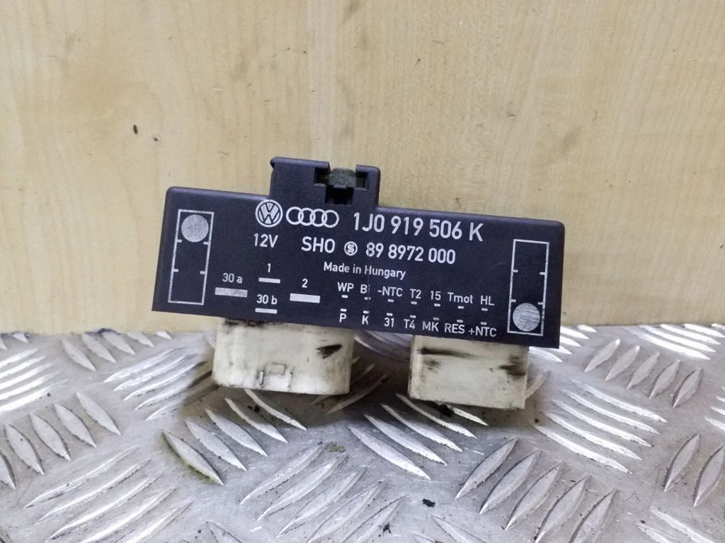 Coolant fan relay 1J0919506K