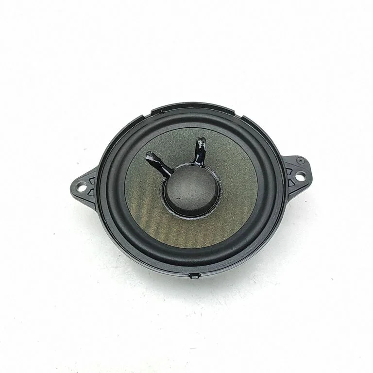 Skaļrunis (-ņi) priekšējās durvīs 80A035303