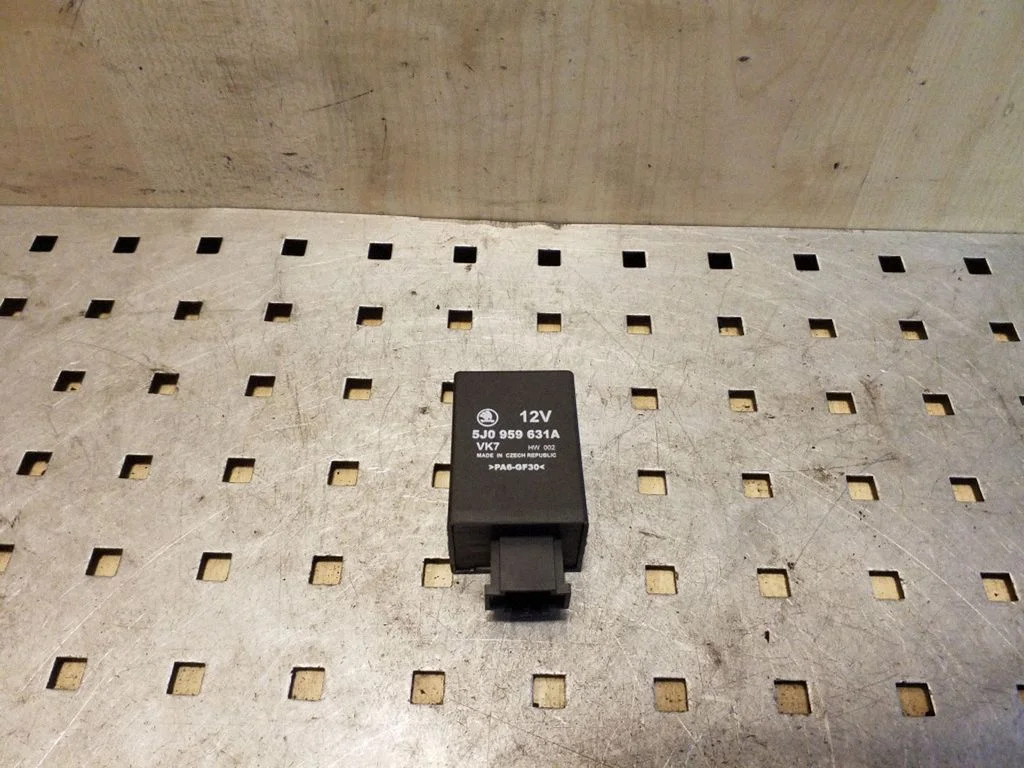 Other relay 5J0959631A