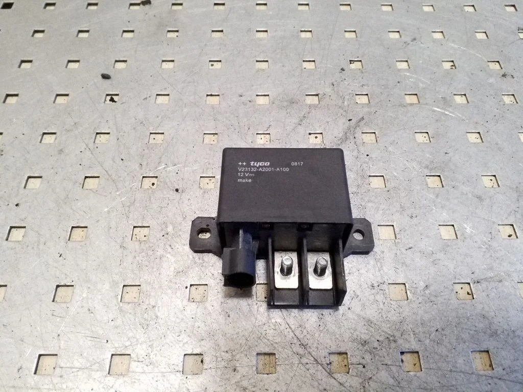 Cits relejs V23132A2001A100