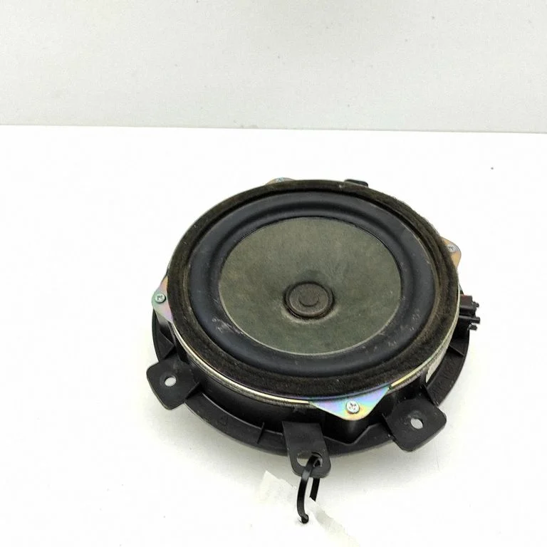 Skaļrunis (-ņi) priekšējās durvīs 963304H050