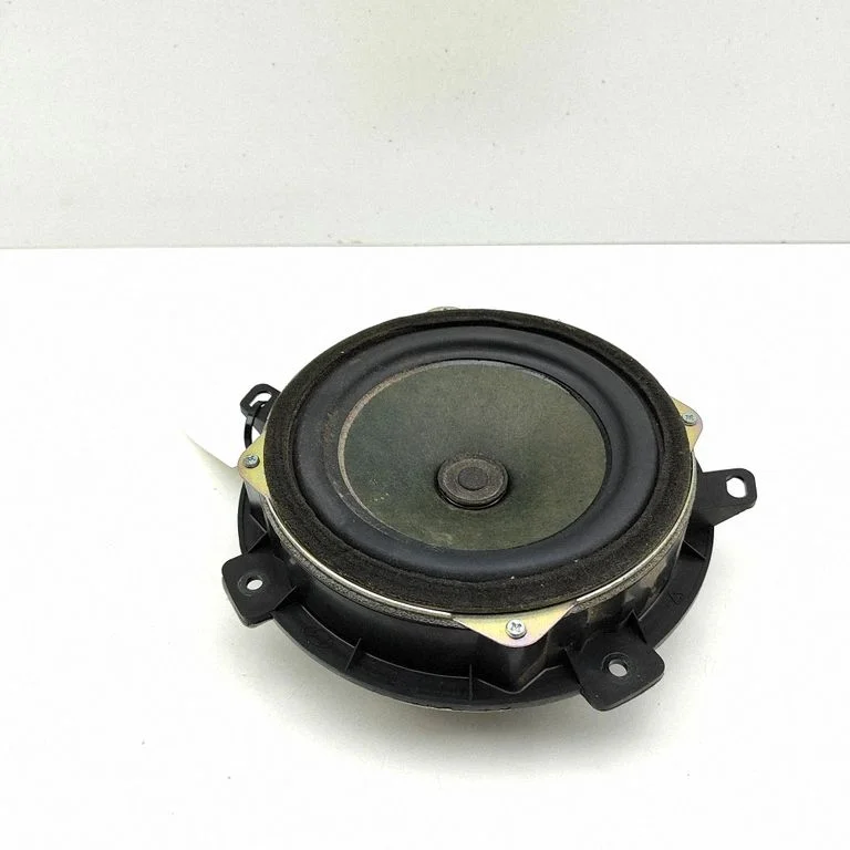 Skaļrunis (-ņi) priekšējās durvīs 963304H000