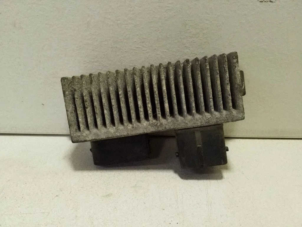 Kvēlsveču priekšuzsildes relejs 8200558438