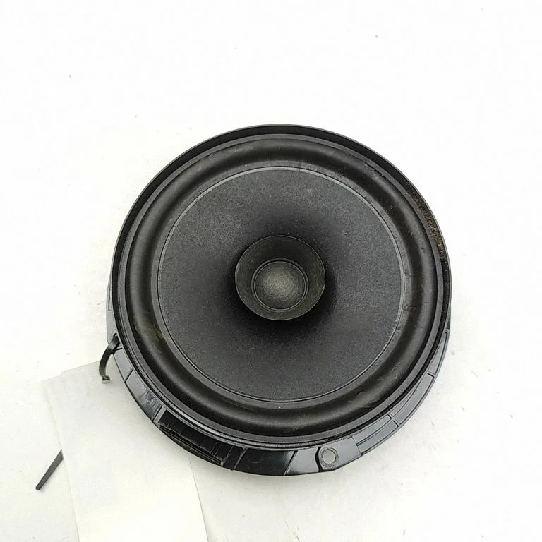 Skaļrunis (-ņi) priekšējās durvīs 7C0035710