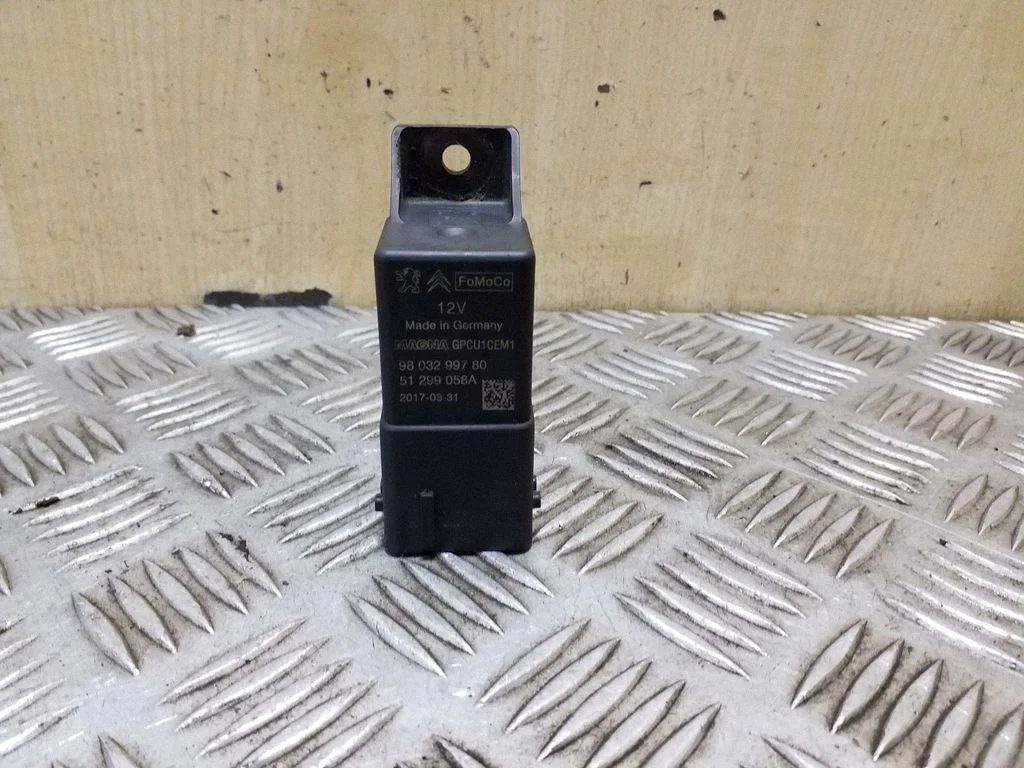 Glow plug pre-heat relay 9803299780