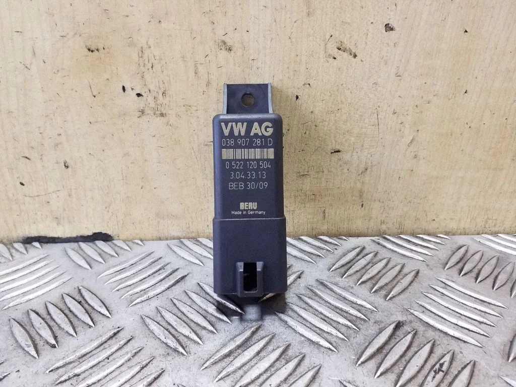 Kvēlsveču priekšuzsildes relejs 038907281D