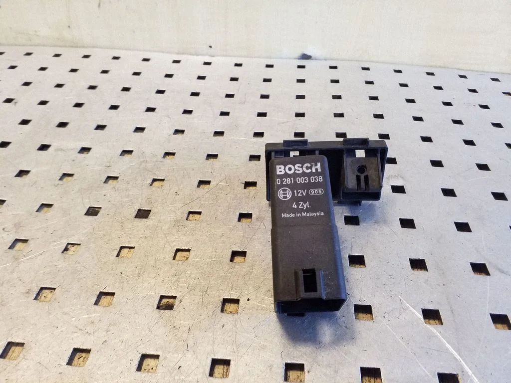 Eelsüüteküünalde relee 0281003038