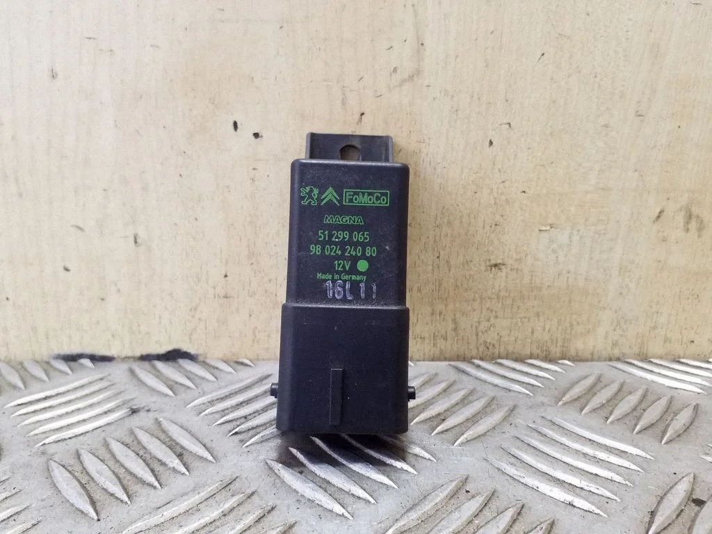 Eelsüüteküünalde relee 5129065