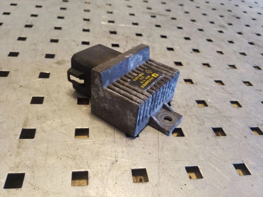 Glow plug pre-heat relay 7700115078