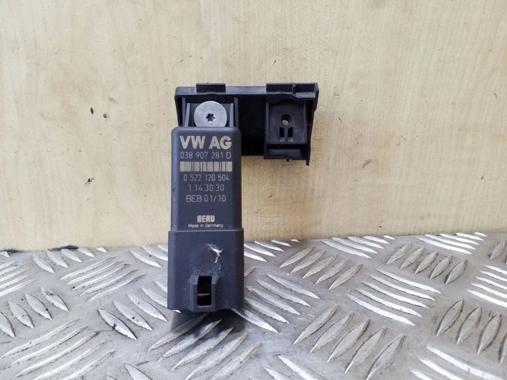 Glow plug pre-heat relay 038907281D
