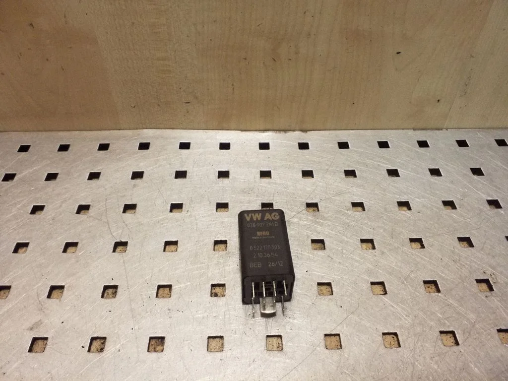 Glow plug pre-heat relay 038907281B