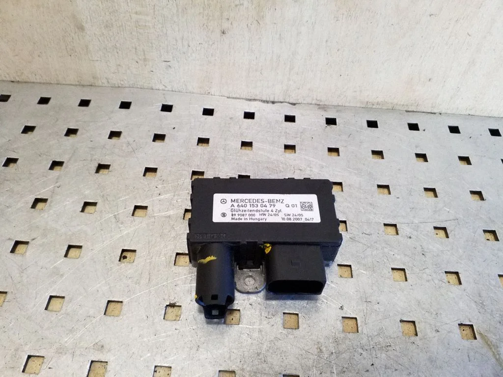 Eelsüüteküünalde relee A6401530479
