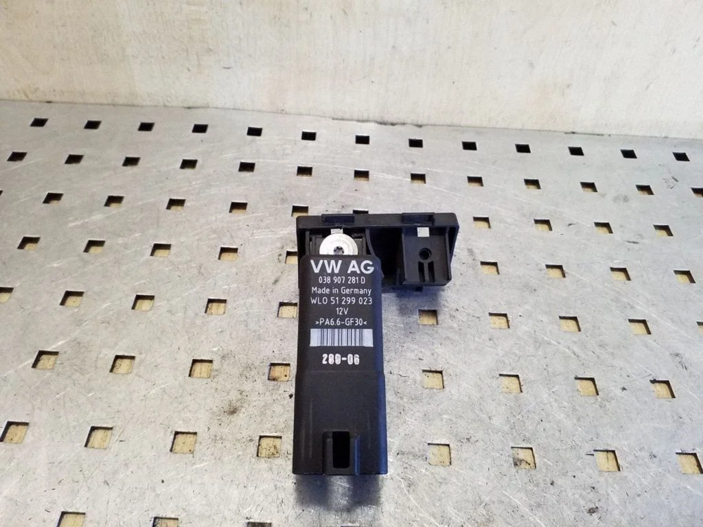 Glow plug pre-heat relay 038907281D