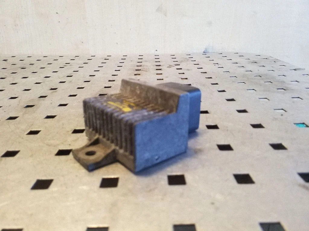 Glow plug pre-heat relay 7700115078