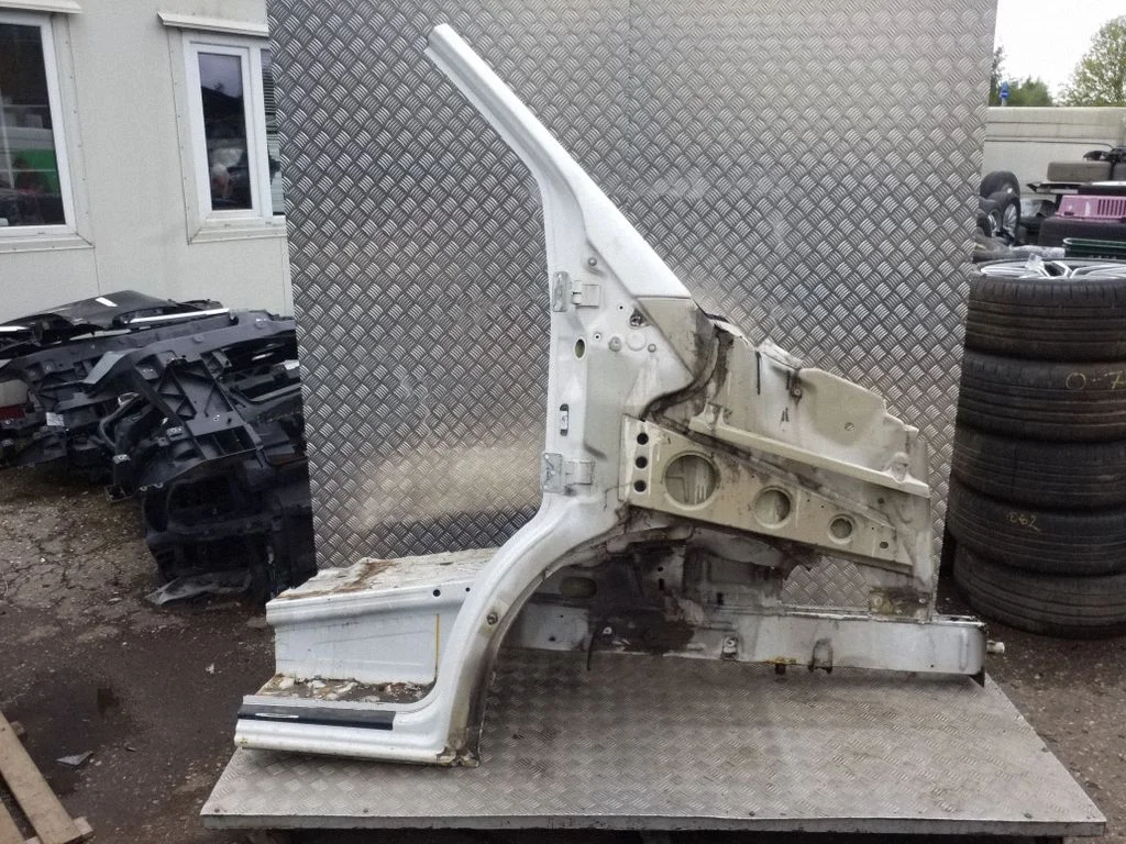 Front quarter panel – left