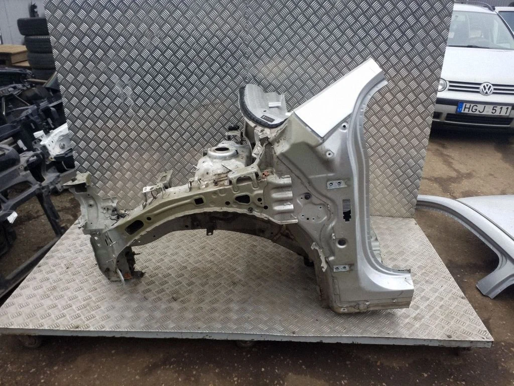 Front quarter panel – left
