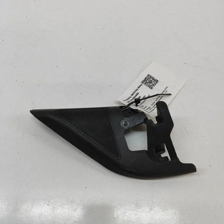 Skaļrunis (-ņi) priekšējās durvīs 3V0837974