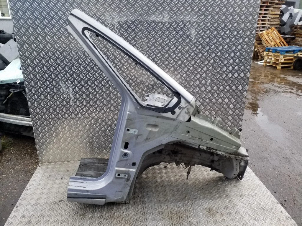 Front quarter panel – right