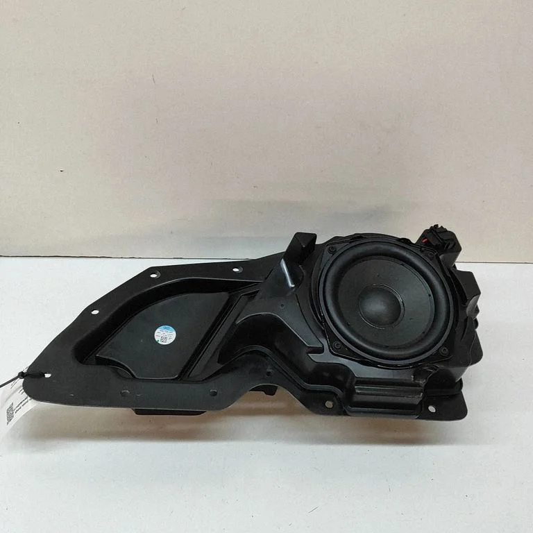 Skaļrunis (-ņi) priekšējās durvīs 4KE035297